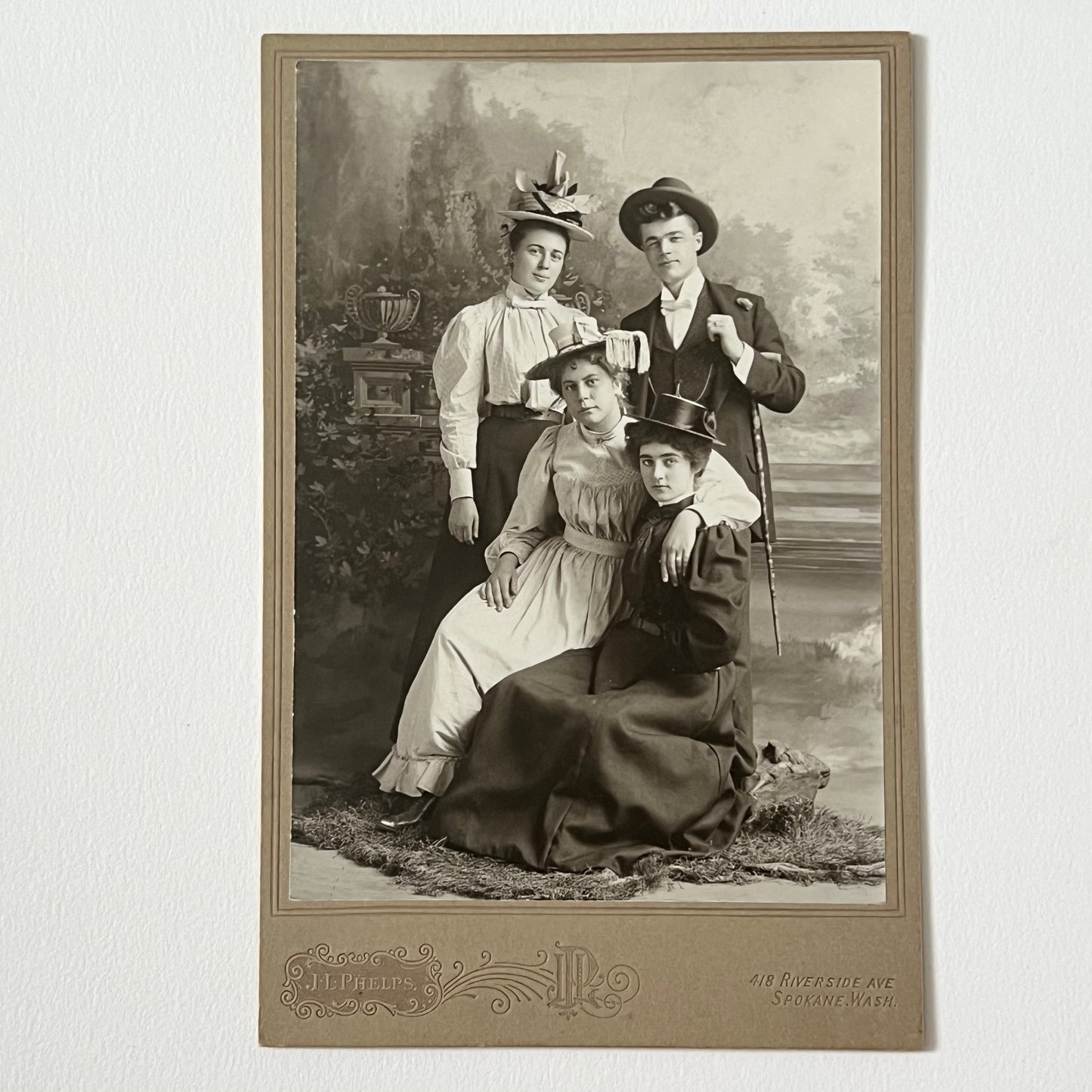Antique Cabinet Card Photograph Beautiful Young Women & Dapper Man Very Fashionable Group Spokane WA